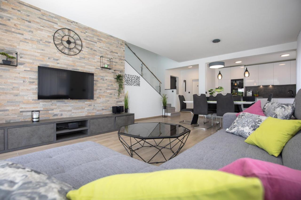 Villa Supernus With Heated Pool Baska  Bagian luar foto