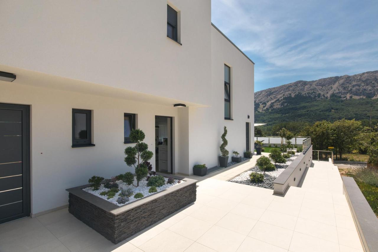 Villa Supernus With Heated Pool Baska  Bagian luar foto