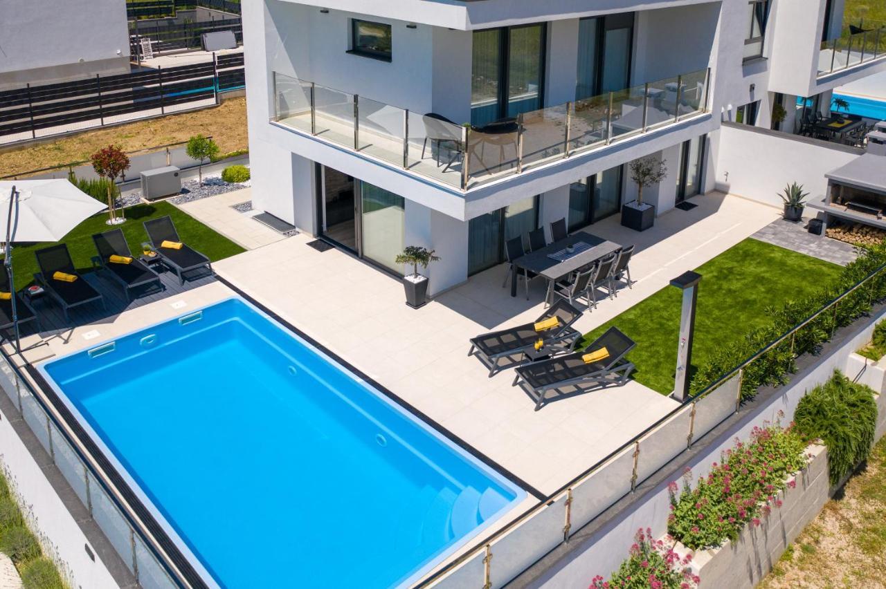 Villa Supernus With Heated Pool Baska  Bagian luar foto