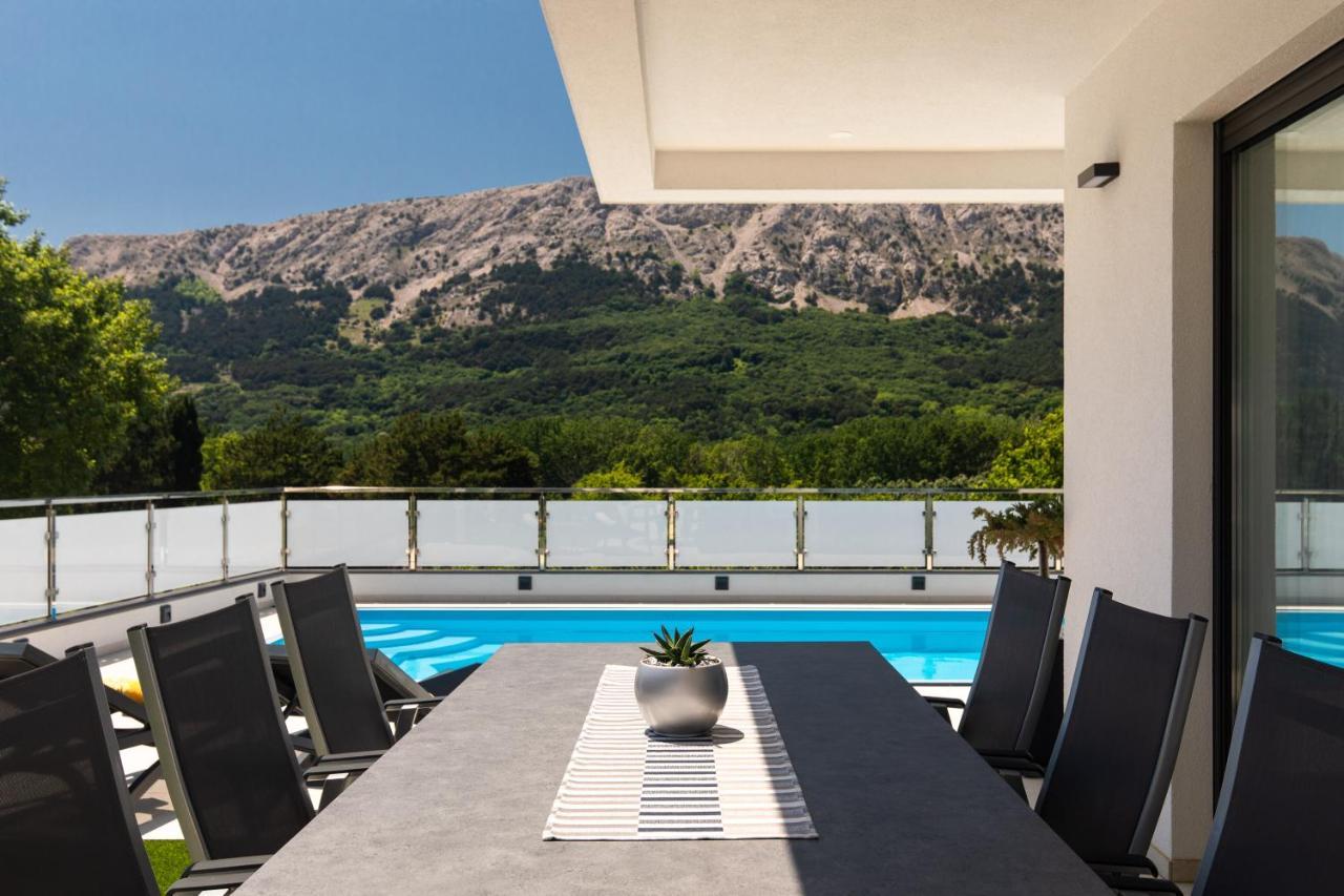 Villa Supernus With Heated Pool Baska  Bagian luar foto